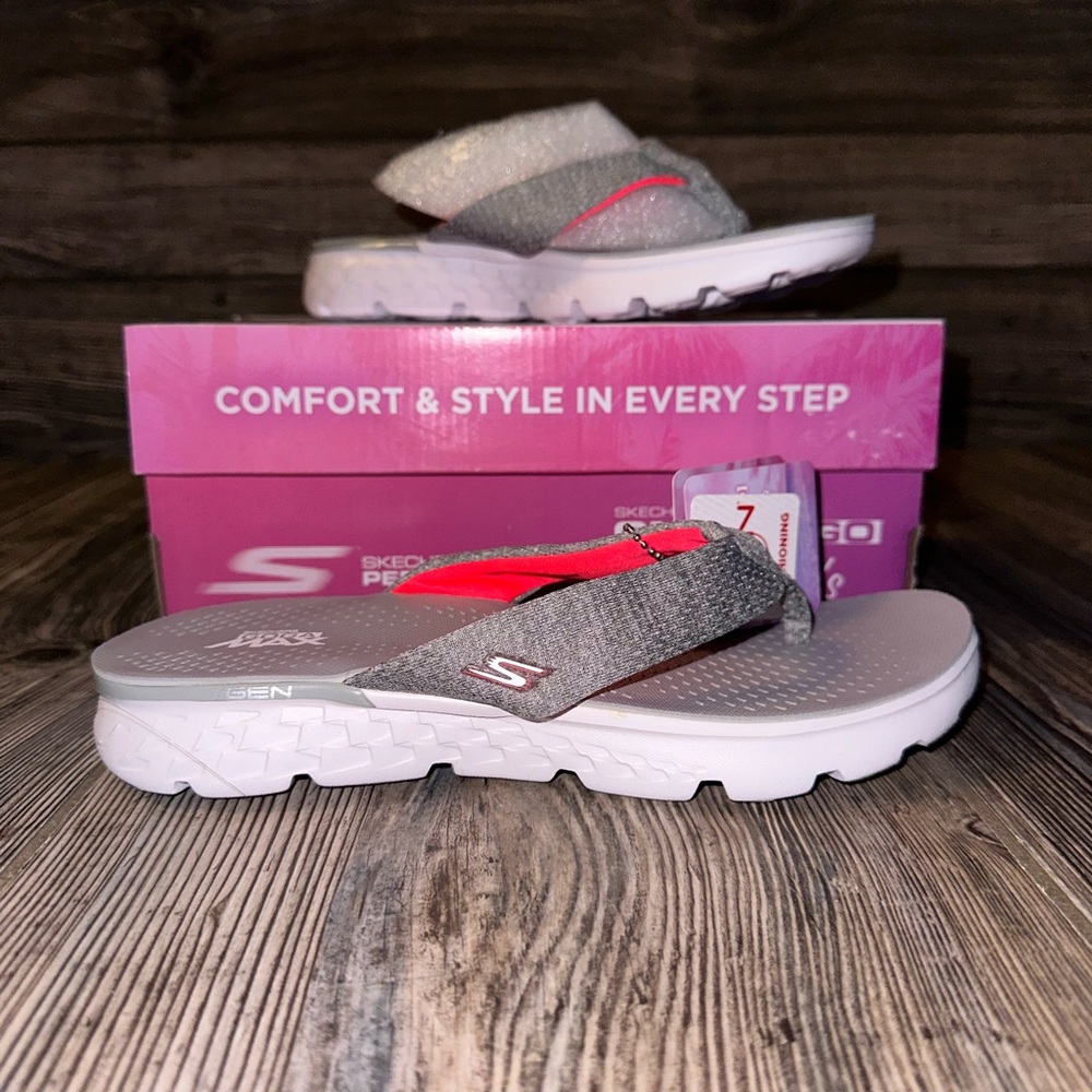 Skechers Women's Sandals in Gray and Pink